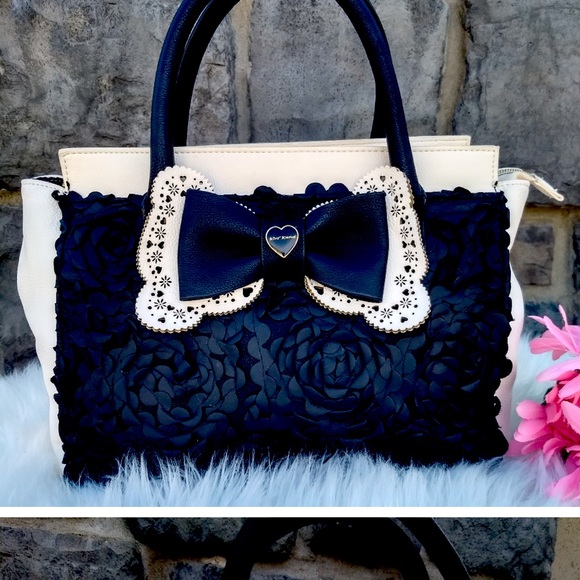 Meet your Posher, Michelle - Picture 1 of 1